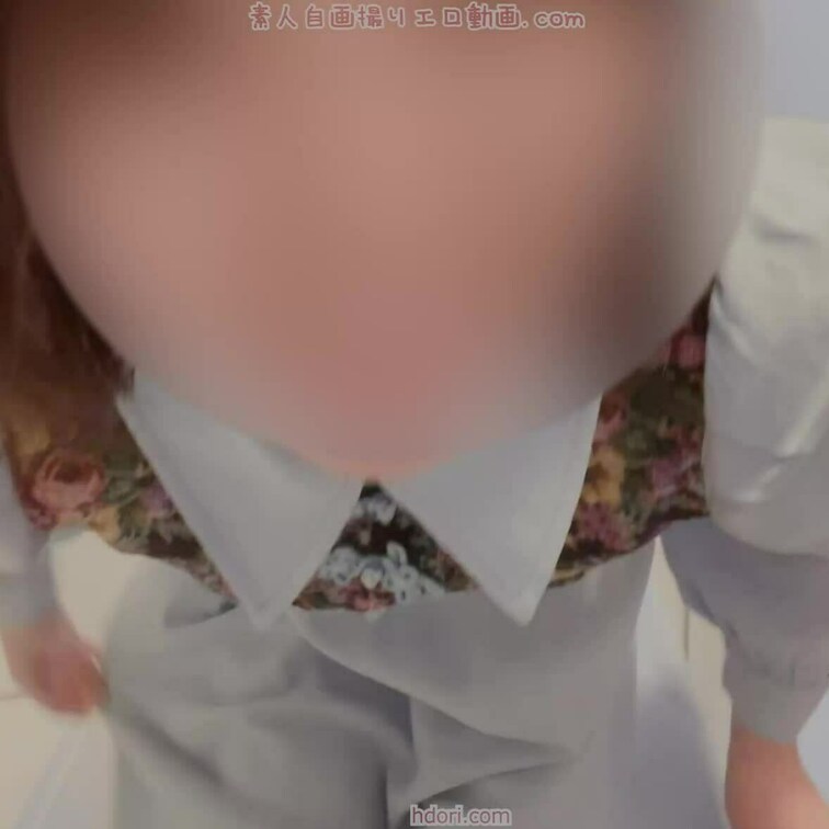 お出かけから帰ってきてすぐにお風呂でオシッコをしました☆