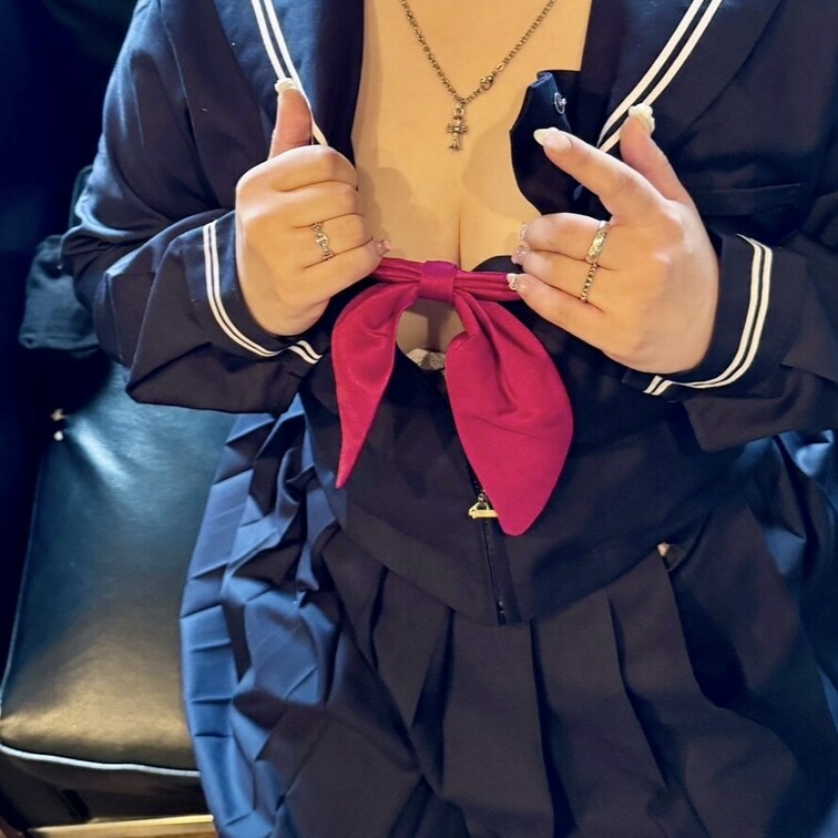 umです❣️制服着て初めて人前でオナラしちゃいました💕恥ずかしいけどけっこう楽しいかも！本編顔出ししてます、童顔だからホ