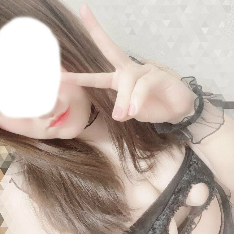 おはようございます♡
まだ初めて数日ですがフォロー沢山ありがとうございます！♡
ぜひ【無料ちゃん】でたまに写真見れる