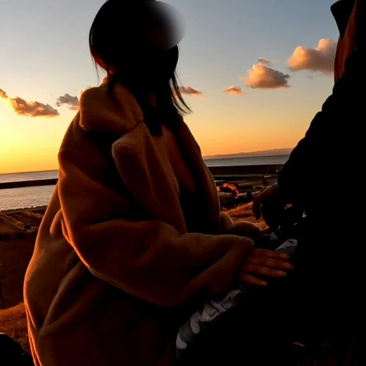【夕日の中でフ○ラ編】※※欲張りプラン
寒いから熱いものには飛び付きますよね🤭
いっぱいなめなめして私もホットに💓💓