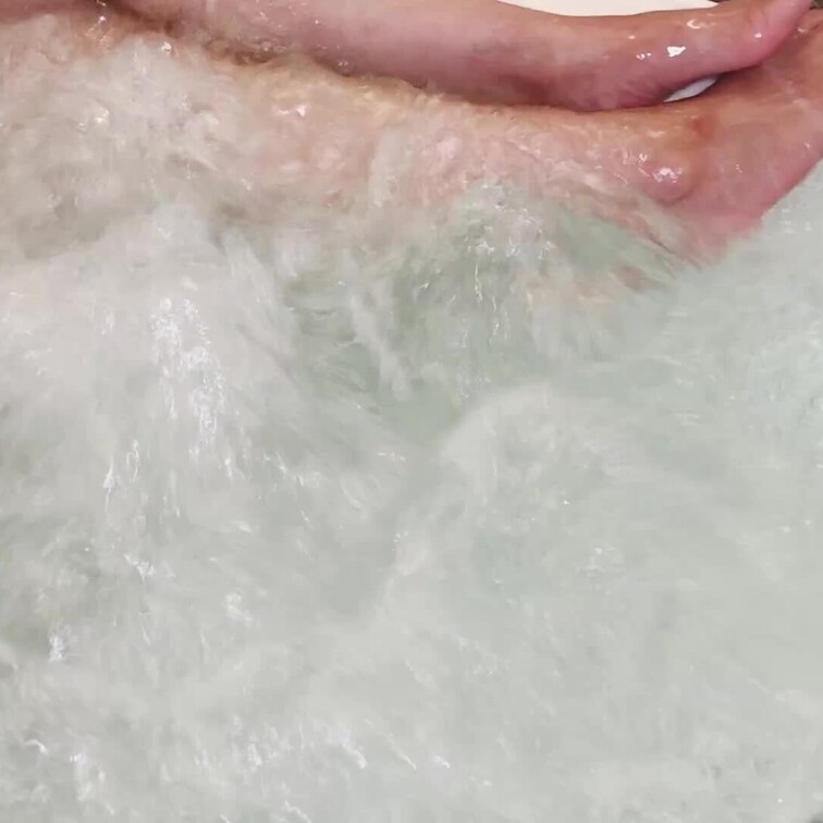 ブクブクバスタブ動画です。熟女満載のお肌もろ見せで申し訳ありません🌹