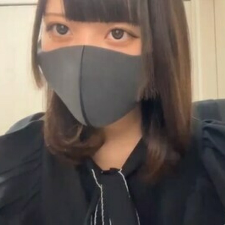 【りん 18 歳】

りんさんのライブ配信動画です
生配信 だと、1 回の有料配信を視聴すると、おおよそ平均 5,