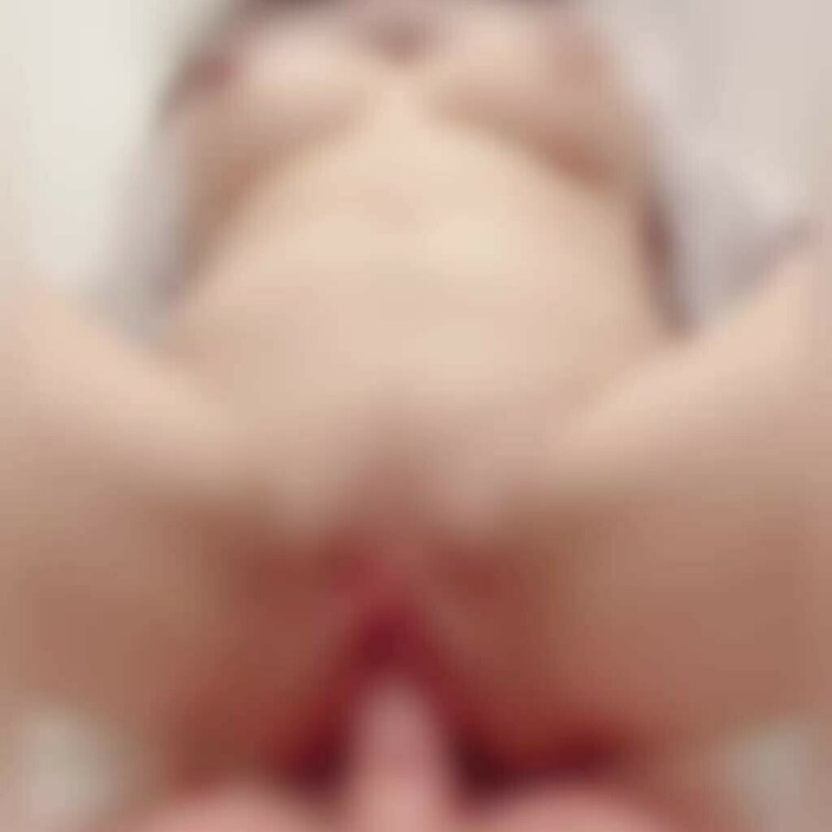 ディルドくんでお漏らししちゃいました...♡
恥ずかしいけれど気持ちよくて何度もしてしまいます...（ ;  ; ）♡