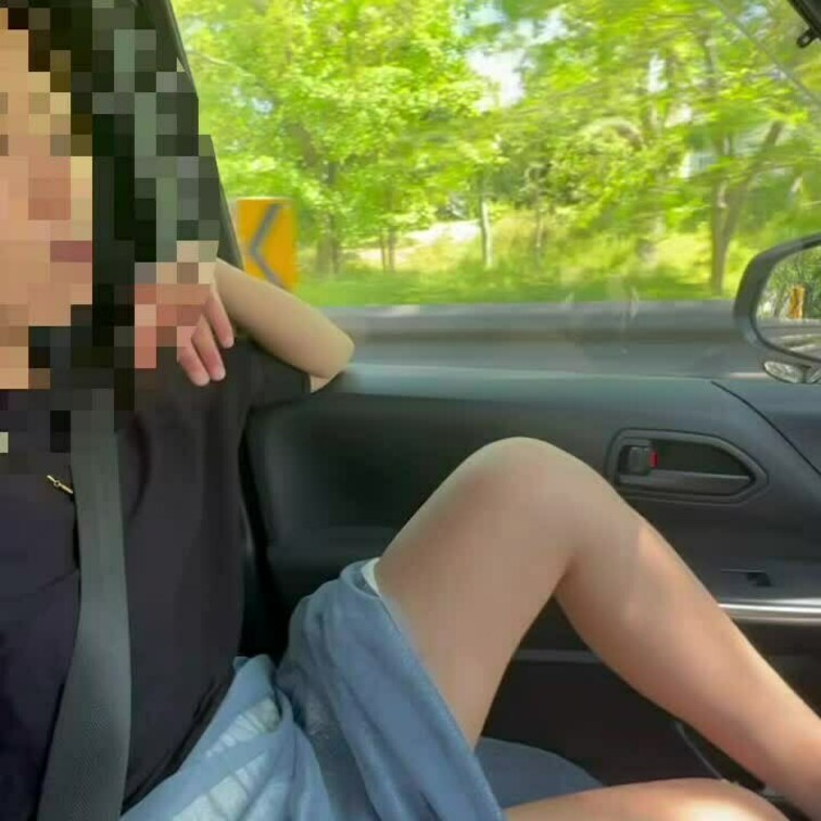 車で移動中に車内オナ💕バレそうでバレないドキドキ感が運転中でも🍌がカチカチになります😆
