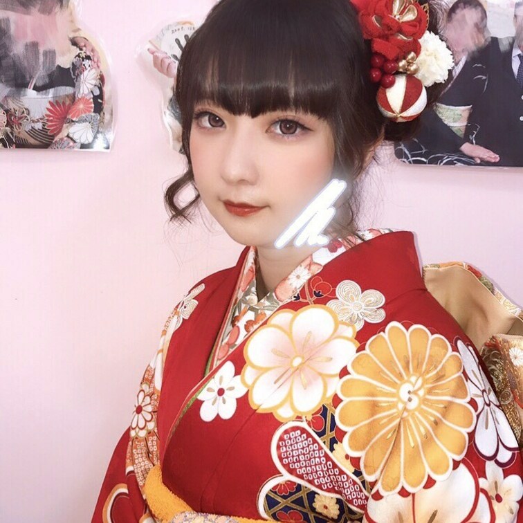素敵な振袖を着て今日は撮影に行ってきました☺️
☺️二十歳です〜☺️