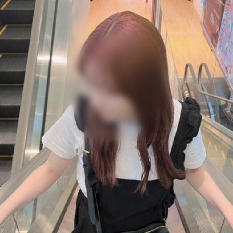 声が可愛いアパレル店員さんと同時イキました。
挿入中でも自らクリオナしちゃうエッチな女の子でした。彼女がイクのと同時に