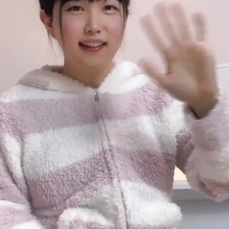 パジャマ×キャミで爆乳あそび♡〜超プレミアム〜
動画後半の授乳シーンがオススメです♪
