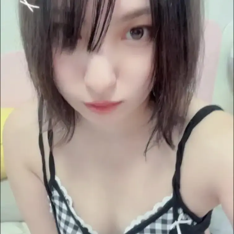 今日はいつもより気持ち多めに顔出し！
ローターとディルドで💕
いつもより後半イキ狂ってしまったかも🥺💕
本編は顔の
