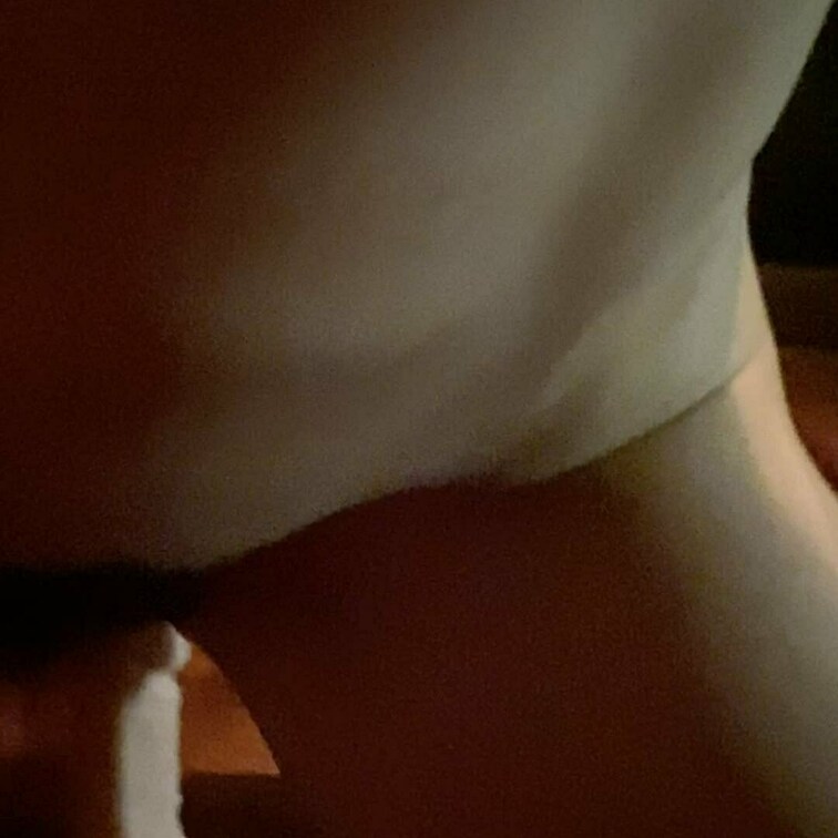 初めてのディルド体験。
ディルド処女を失う瞬間の動画です。

映像としてはいまいちですが、声の感じに怖がりながらも