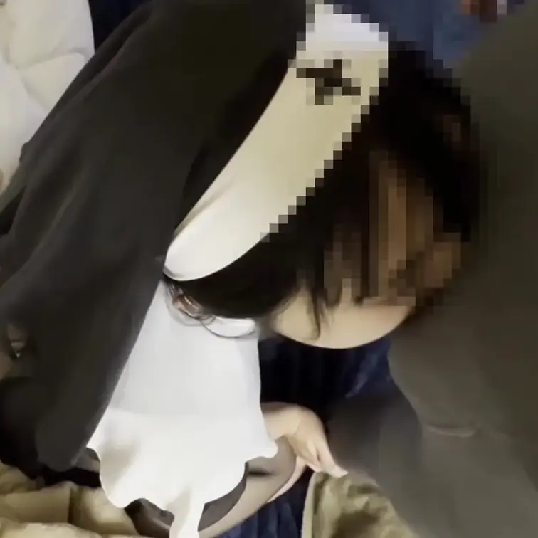 えちえちちゃんです！
今回もいっぱい喉奥まで咥えてます・・・♡
おちんちんのにおい嗅いで思わず「くっさ・・・♡」とつ