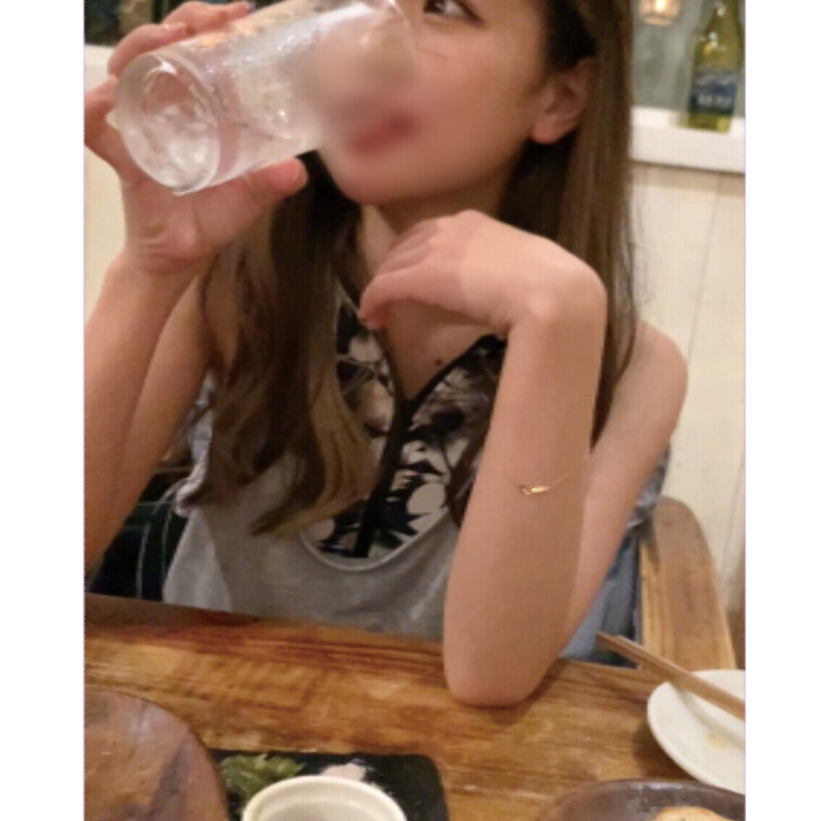 かわいい美女と食事中に…　目の前にいたらムラムラしてきちゃって、、、