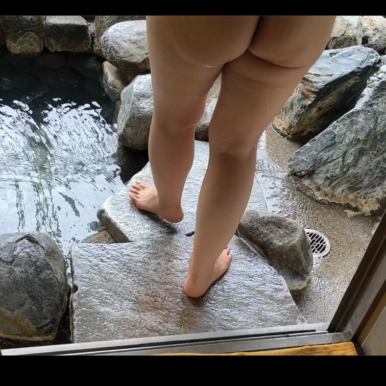 ふうちゃんのおしりは温泉にとても映えますね☺️


旅行に行った時の様子はこちら🙌
https://myfans
