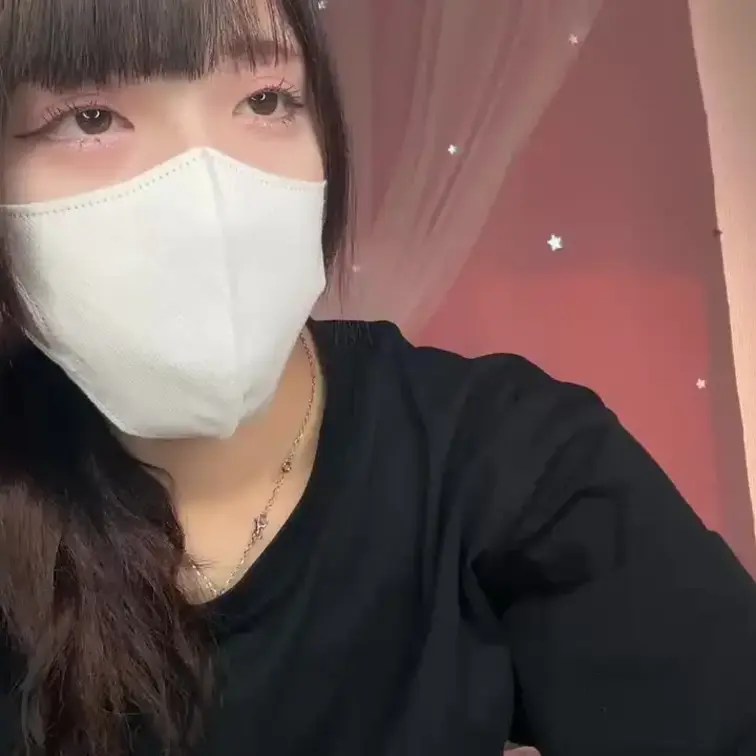 【みれい 20 歳】

みれいさんのライブ配信動画です
生ライブ配信だと、1 回の有料配信を視聴すると、おおよそ平