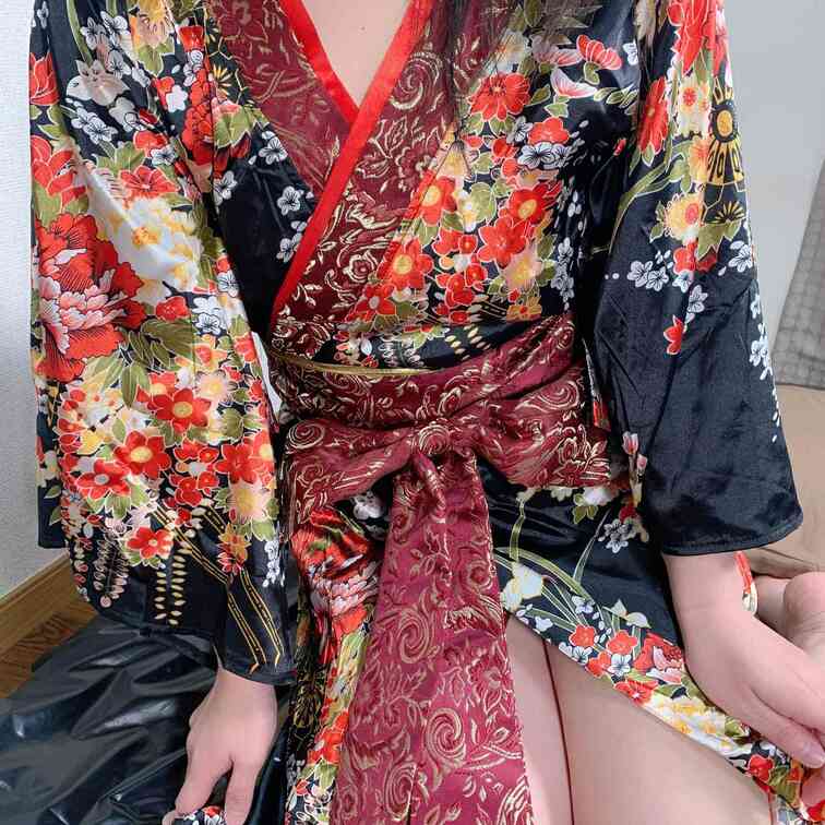 どエロい人妻とハメ撮りしましたー！
今夜中には動画も公開出来ると思います！！