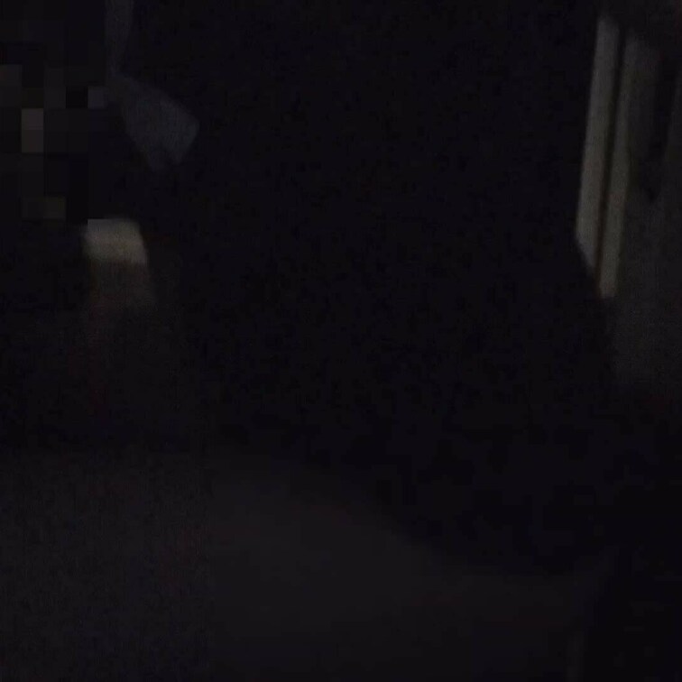 妻が買い物に行くと出かけ次の日悪友から報告の動画が届きました。
続きあります。