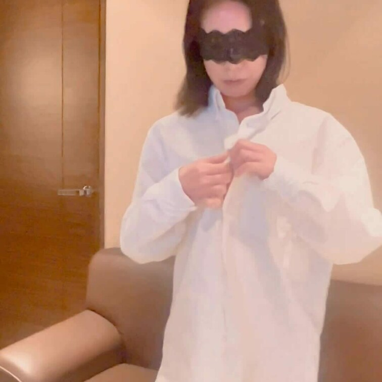 白シャツの下は💕

脱ぐところってなんかだか興奮するのはわたしだけ？？