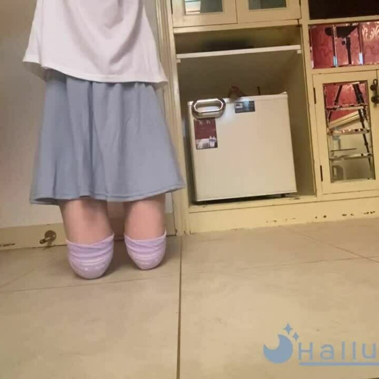 ○○○服切り抜きpart.3

蹴り、踏み👣
手を上でつかまれてて抵抗できない感じにされてます。えっちい！

