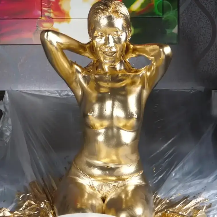 先日配信しましたThe Gold カエデの特別映像②となります
再び金色姿であることに挑戦！！
成功したらご褒美つき