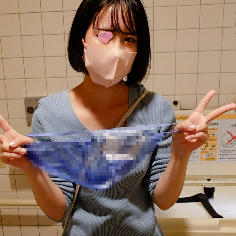 パンツのアップ！
顔と一緒にピースを撮影！！

この女性はこんなパンツでした！！！

↓↓Full動画はこちら