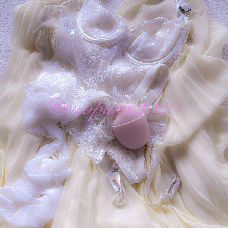 白コーデはお好きですか?
このワンピかなりミニなんだけど…🥺💦
好きなら着て行くね❣️