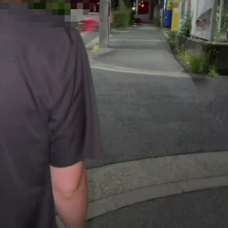 喉が渇いたので自販機にジュースを買いに😊
もっと勇気を出して脱げるように○○○しないといけませんね🤭