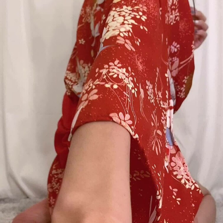 こんなのも撮ったよ🤭

こういうはだける系のはえっちです💕