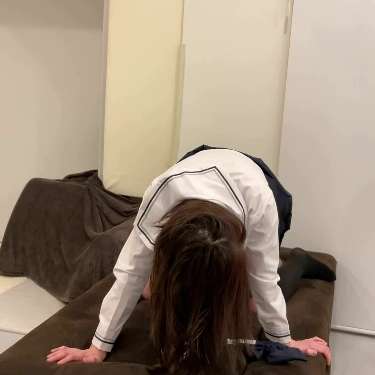 熱烈なファンの方です。（顔出しNGとのこと）
本編撮影のあとの契約外でおまけのSEXです。
AV新法での契約のため本