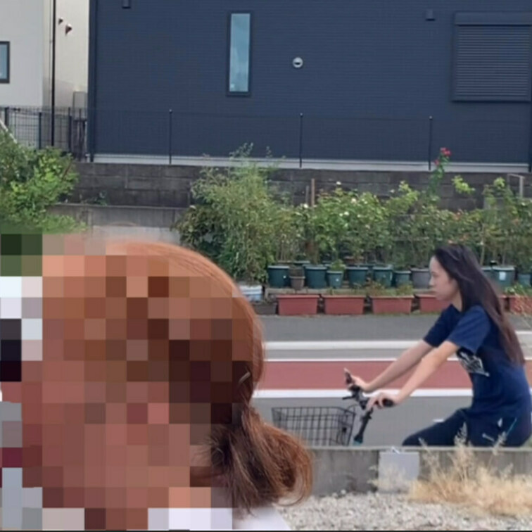ご近所の人様の奥様と会いました😆会ったらセックスしたくなっちゃってその場でセックス💕
気づかなかったけど車、人通ってた