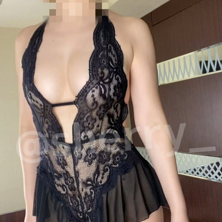 さっきのシェリー応援プラン動画の切り抜き写真3枚です📸
ベビードールやセクシーランジェリーが大好きです🥰