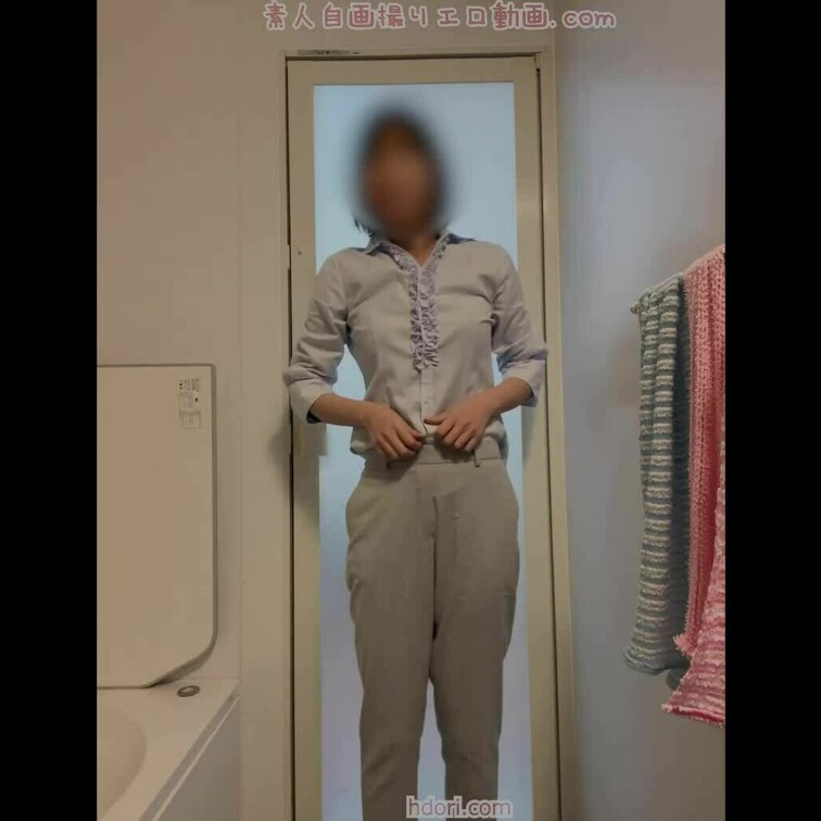 服を着たままおしっこしてみたよ。。。