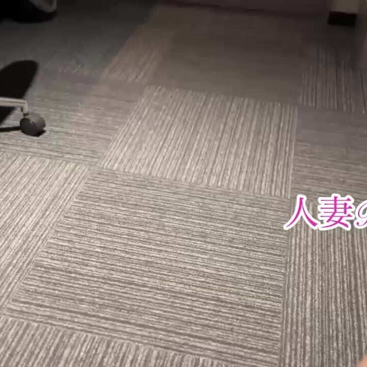 とあるビジネスホテルへ！
社長が◯◯◯号室で待ってるから行きなさい！
と、リナに命令した。
え、初めて会うんだから