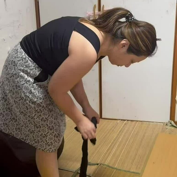 妻はストッキングを履いてるしーん