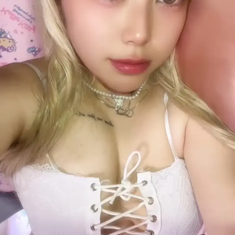 写真撮りたいのに顔にぶつぶつが😭😭