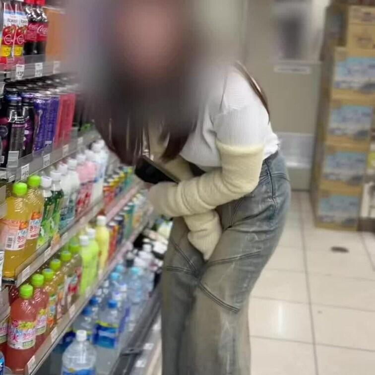 元アイドルの元モデルの美人○○○さん2度目の密会☺️

コンビニで周りに人もたくさんいるのに大きな声で
「ちょっと