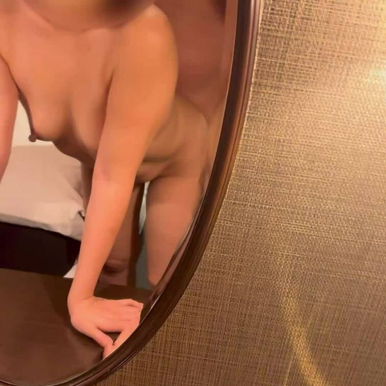鏡越しの立ちバッグってえっちだよねぇ🫣
ガン突きされると立ってられない...🥺