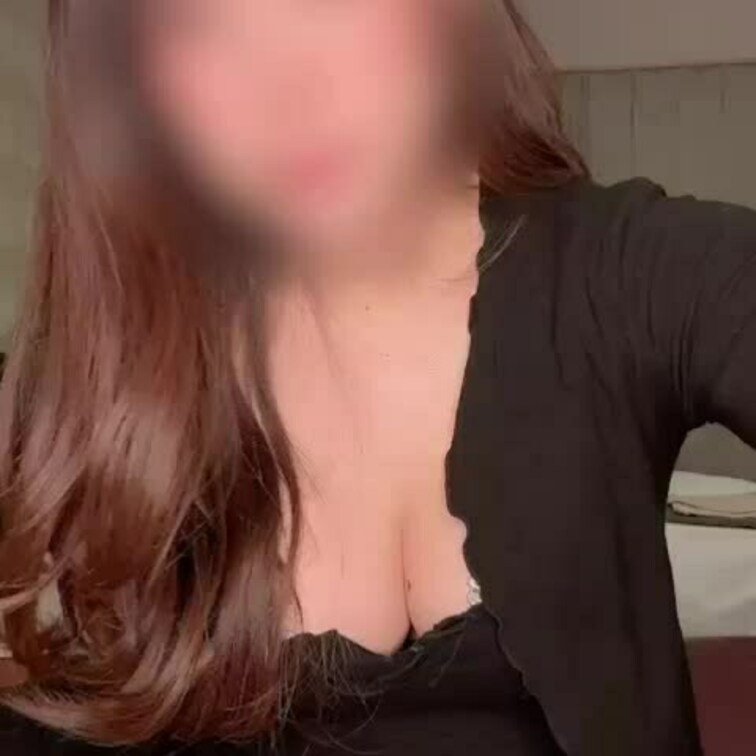 無料♥名古屋来たよ〜❤️差し入れのおはぎもぐもぐ動画♥♥&おしり♥
