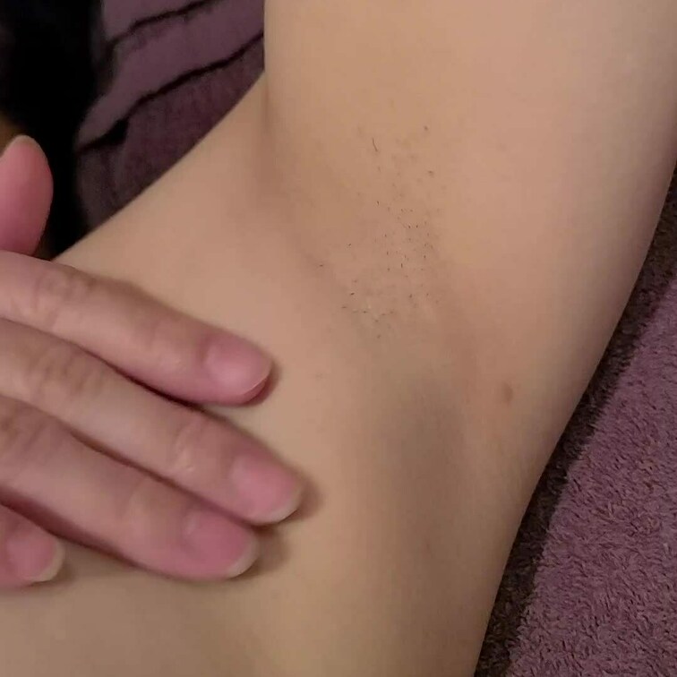 じょりわきさわさわ。
自分でさわっても
気持ちいい。 