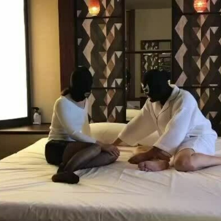久しぶりの単独さんハメ❤️

夫のものとは違い、デカカリチ◯ポを持つ単独さんと❤️

この日のために、しっかり溜