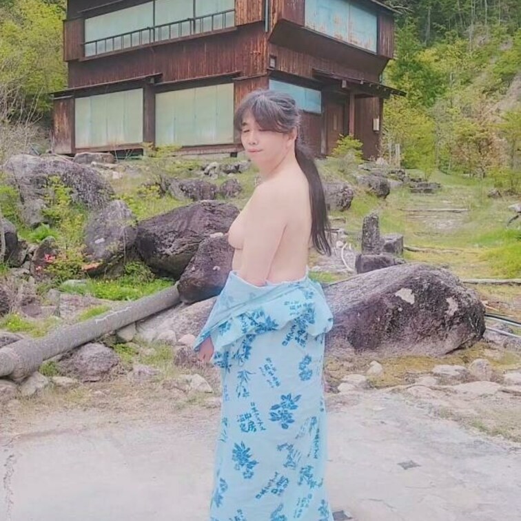 こんばんは(#^.^#)

今回は長野の温泉での動画です。
温泉フリークには有名な場所ですが、ここで自由に振舞って