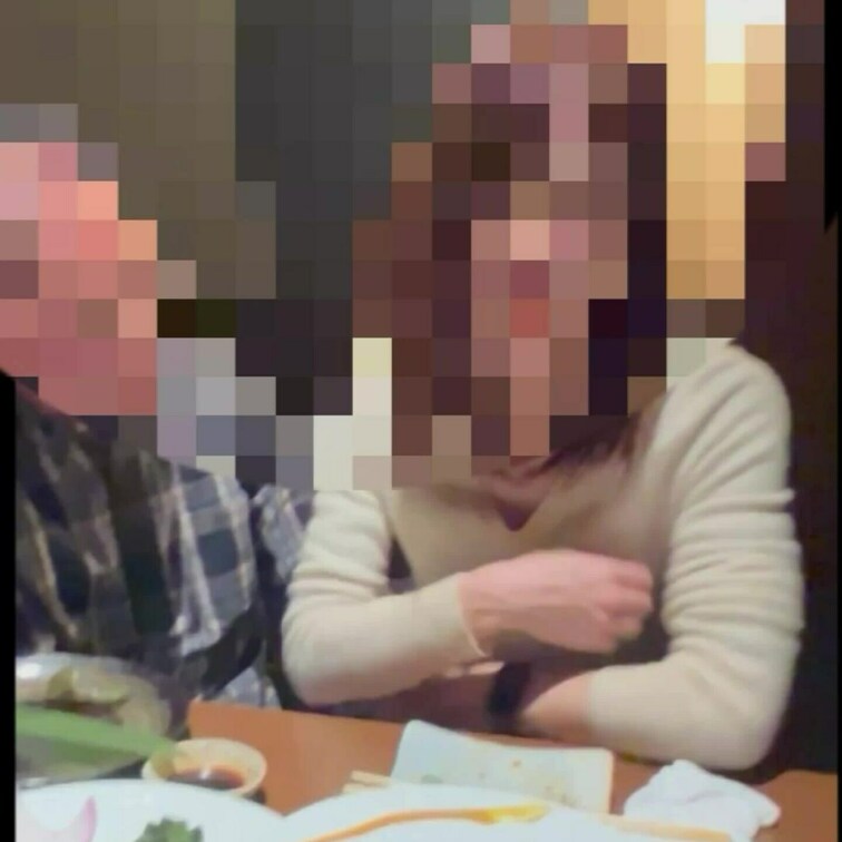 60代男性との大人の飲み会
もう何年も女性に触れていないと聞いて触らせてあげる事に。
消極的な妻の恥ずかしがり方が可