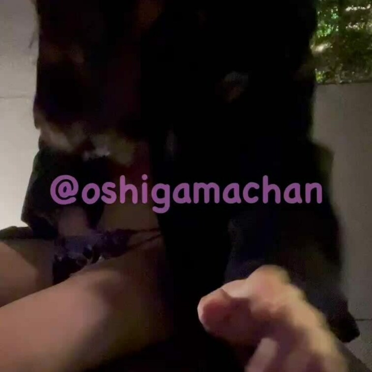 えっと
足湯つかってるだけだよーん😛