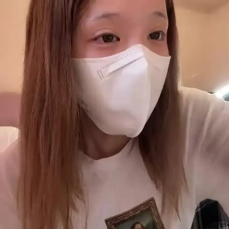 【みれい 20 歳】

みれいさんのライブ配信動画です
生ライブ配信だと、1 回の有料配信を視聴すると、おおよそ平