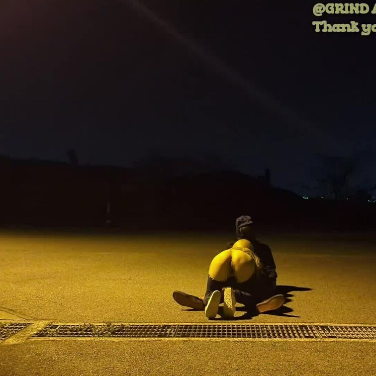 素晴らしき野外セックス♡

道路の真ん中で初めてセックスしちゃった💦