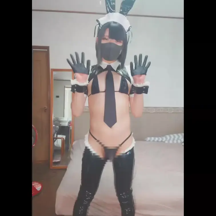逆バニーさん♂のつるすべハーフグローで乳首いじり