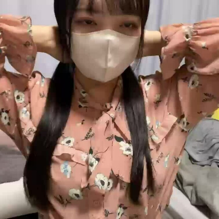 【なゆ 18 歳】

なゆさんのライブ配信動画です
生配信 だと、1 回の有料配信を視聴すると、おおよそ平均 5,