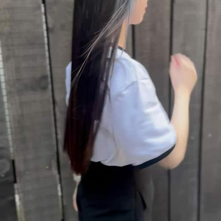 横顔！！髪とぅるん
 #ニーハイ
 #美人
 #お尻フェチ
 #網
 #胸
 #脚フェチ向け
 #透け
