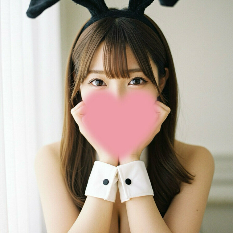 こんばんは、りさです//

少し前なんですけど
バニーになってみた💕どうですか？

写真集は
もっとセクシー