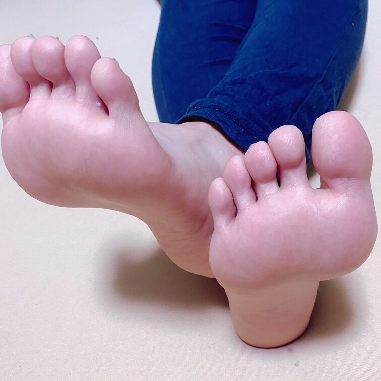 今日お休みでテンション上がってる😳😳😳のあんよ🐾ᵕ̈