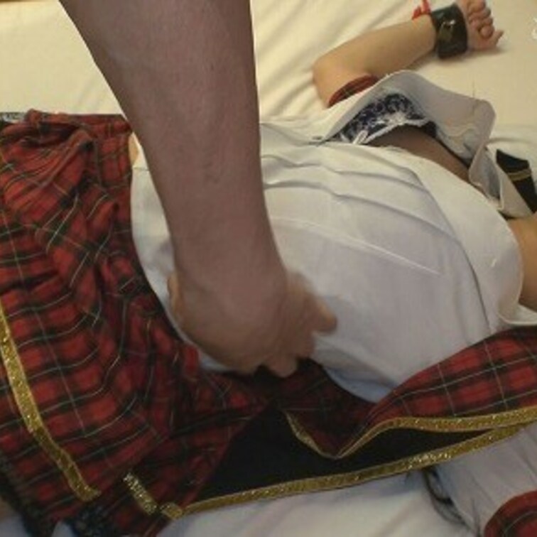 こちょこちょ族　ゴージャスセレブ代官山敏感美女　
はるか　24歳　AKB制服編

くすぐりファンの皆様、またまた新