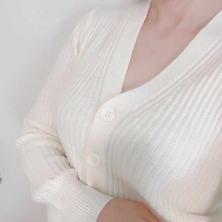 皆さん、お疲れ様です!
今日の私♡
今日の下着もじっくり見てくださいね!
そして下着の下のおっきな乳首も見て〜